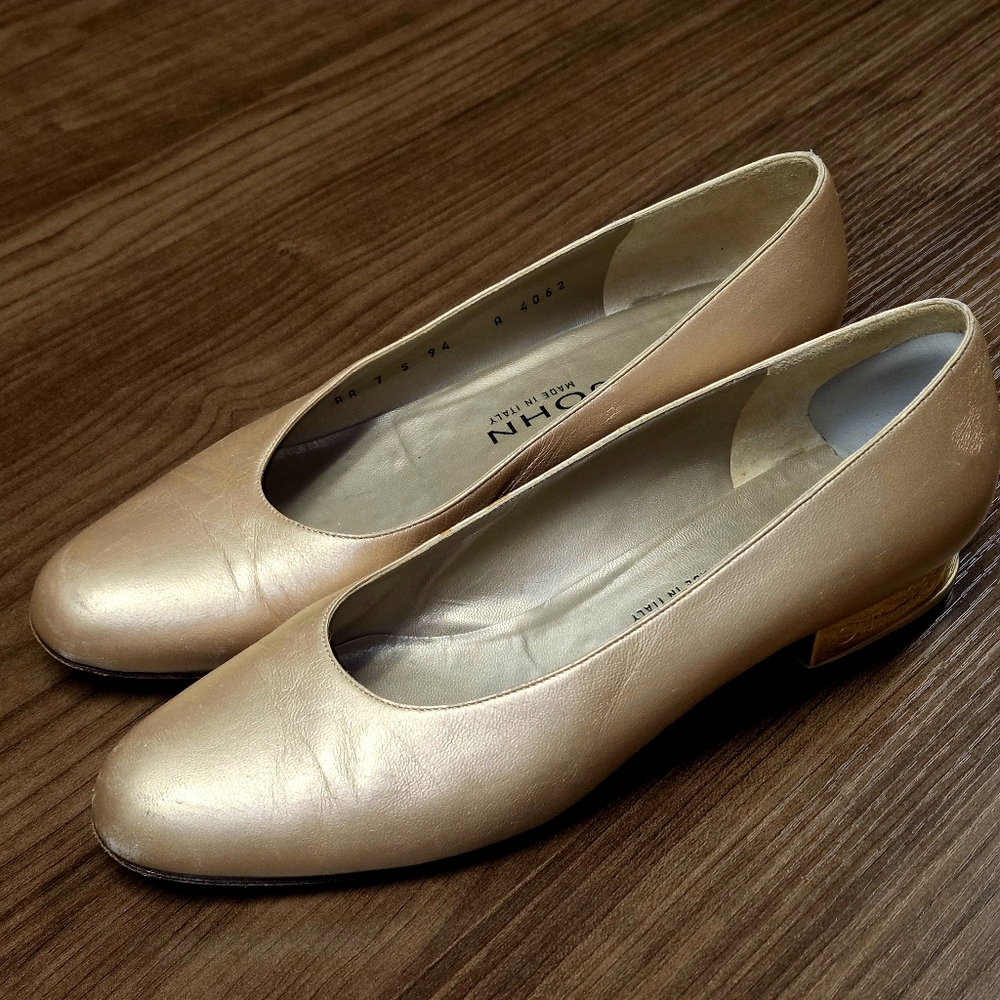 St. John Designer Made In Italy Pumps 7 AA Narrow VTG
